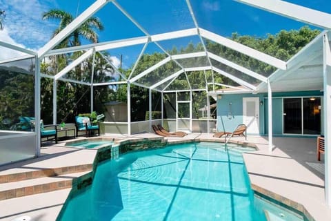 Heated Pool Hot Tub and Spa Remodeled House in Bradenton