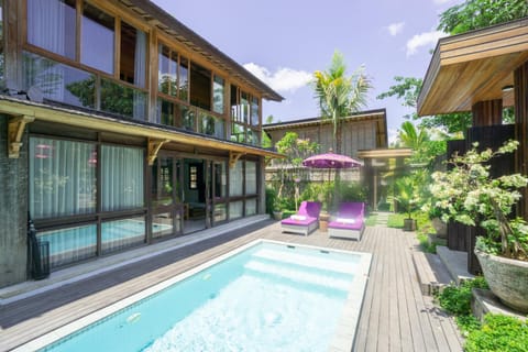 Property building, Pool view, Swimming pool, sunbed