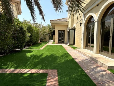 Cozy 4bhk And Maid private Beach And Pool Villa in Dubai