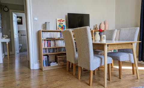 Library, TV and multimedia, Living room, Seating area, Dining area