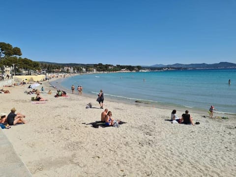 Studio rénové proche de la mer avec parking Apartment in La Ciotat