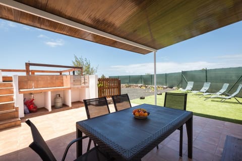 Home2Book Cozy Casa Papá, Bright Terrace & BBQ House in Lajares