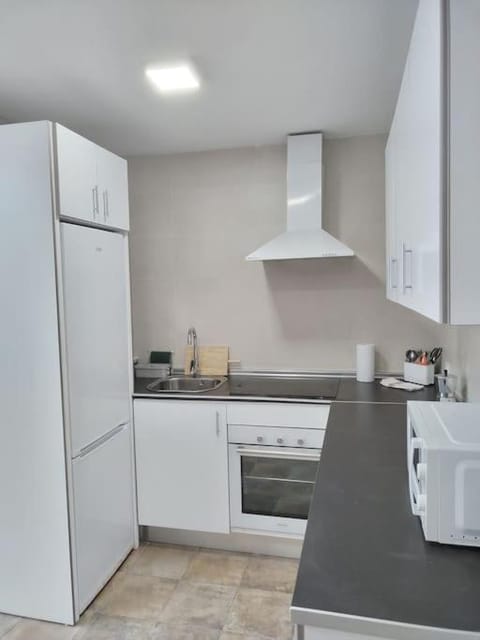 Kitchen or kitchenette, dishwasher, minibar, oven, pet friendly, stove, toaster