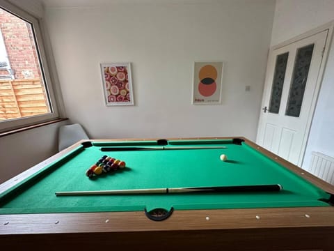 Large 3 Bed - Pool Table Netflix & Xbox Maison in Grantham