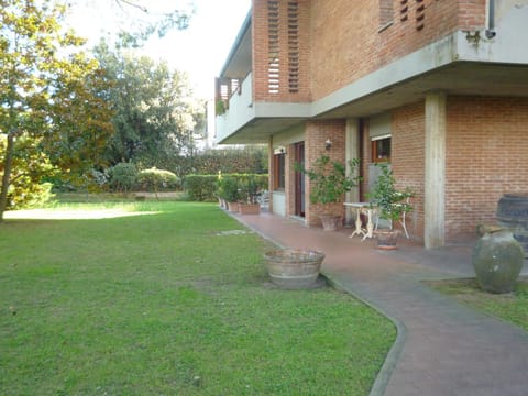 Property building, Facade/entrance, Floor plan, Autumn, On site, Sunset