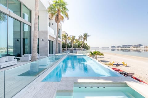 Day, Pool view, Swimming pool, sunbed