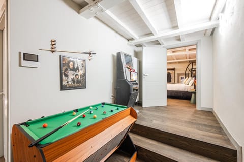 Billiard, Game Room