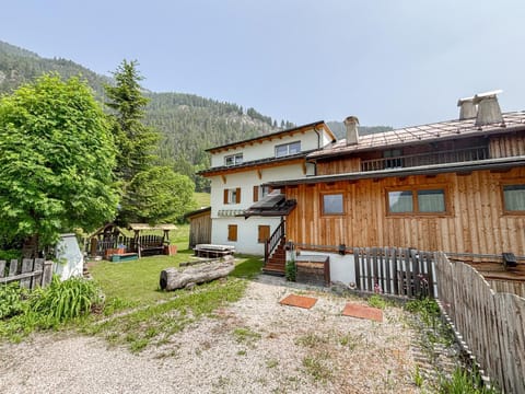 Chalet Vernel Apartment in Canazei