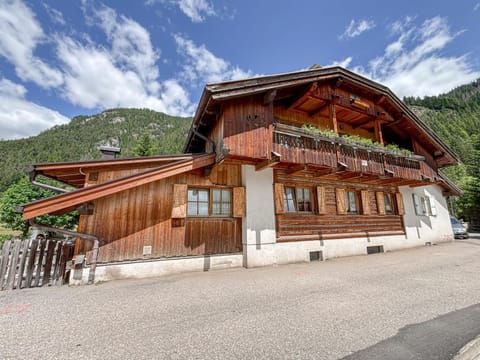 Chalet Vernel Apartment in Canazei
