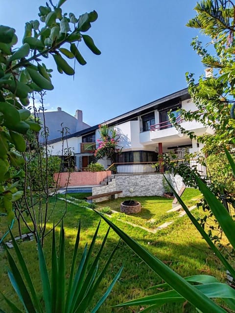 Property building, Day, Garden, Garden, Garden view