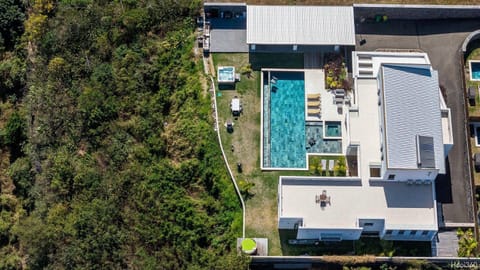 Property building, Bird's eye view, Garden, Pool view, Swimming pool, sunbed