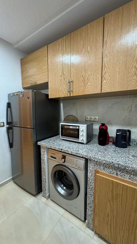 Coffee/tea facilities, Kitchen or kitchenette, stove, washing machine