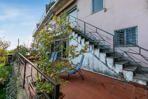 Facade/entrance, Balcony/Terrace