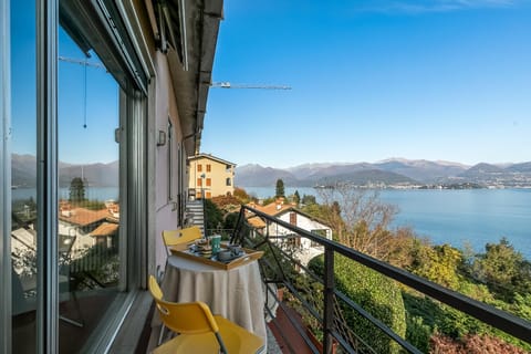 Balcony/Terrace, Lake view