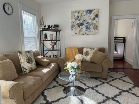 8 Peaceful, Bright apt 3br close to Milton center Apartamento in Milton