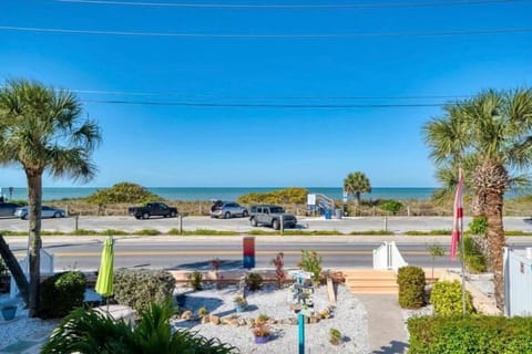 Oceanfront Paddle Boards, Cooler, on Sunset Beach Apartment in Sunset Beach