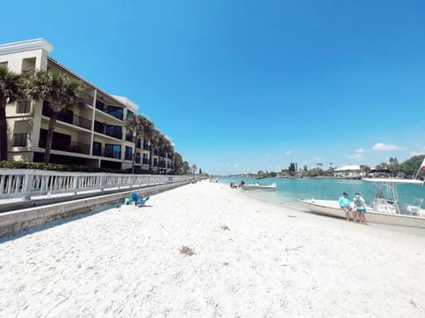 Oceanfront Paddle Boards, Cooler, on Sunset Beach Apartment in Sunset Beach