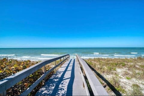 Oceanfront Paddle Boards, Cooler, on Sunset Beach Apartment in Sunset Beach