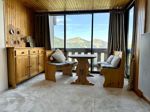 4 Seasons for 8 persons with Sauna and Local Ski Apartment in Isola