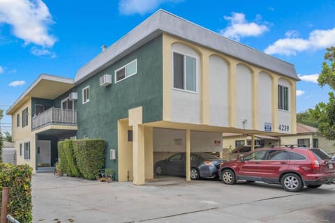 Sawtelle Serenity- Modern Comfort House in Culver City