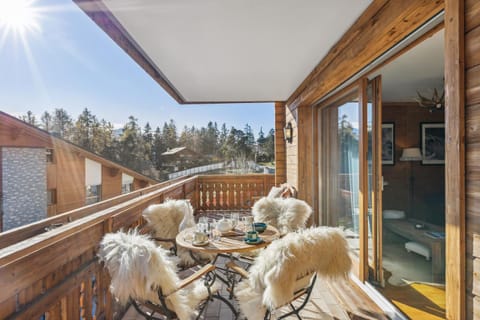 Property building, Day, Natural landscape, View (from property/room), Balcony/Terrace, Dining area