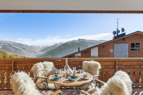 Day, Natural landscape, View (from property/room), Balcony/Terrace, Seating area, Dining area, Mountain view