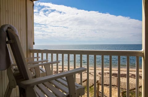 Beachfront with Stunning Views Haus in North Truro