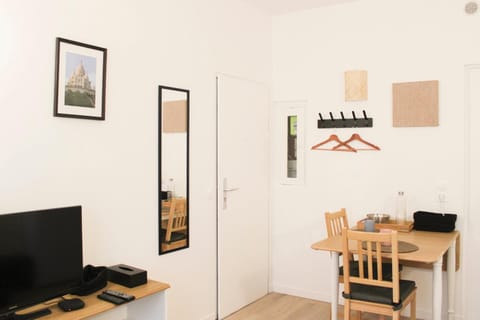 Charming studio for two at the gates of Paris Apartment in Aubervilliers