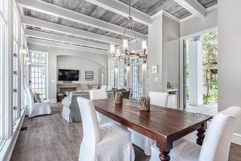 Carefree Cottage House in Rosemary Beach