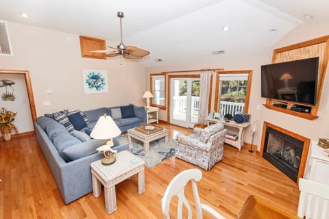 Oceanside, Private Pool, Hot Tub, Community Amenities, BH9, BeaContent House in Corolla