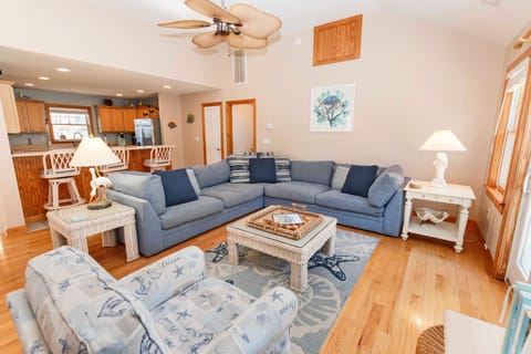 Oceanside, Private Pool, Hot Tub, Community Amenities, BH9, BeaContent House in Corolla