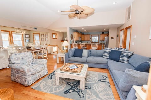 Oceanside, Private Pool, Hot Tub, Community Amenities, BH9, BeaContent House in Corolla