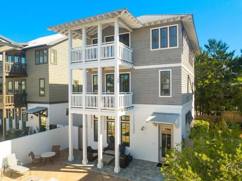 Southern Seaside Cottage and Carriage House House in Inlet Beach