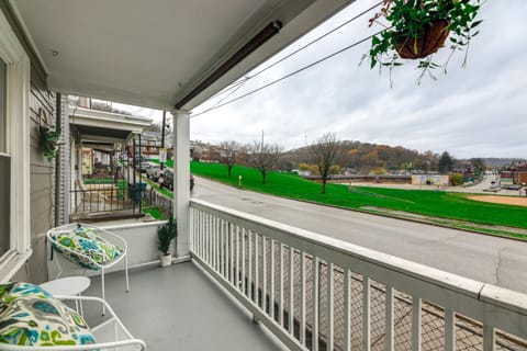 3 Mi to Dtwn Cincinnati Home with Small-Town Charm House in Covington