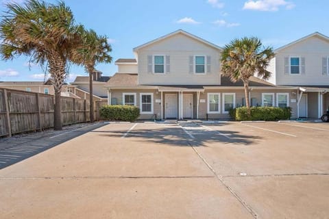 3 Br Padre Isl Retreat Min to Beach Dog Friendly House in North Padre Island