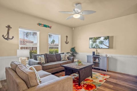 3 Br Padre Isl Retreat Min to Beach Dog Friendly House in North Padre Island