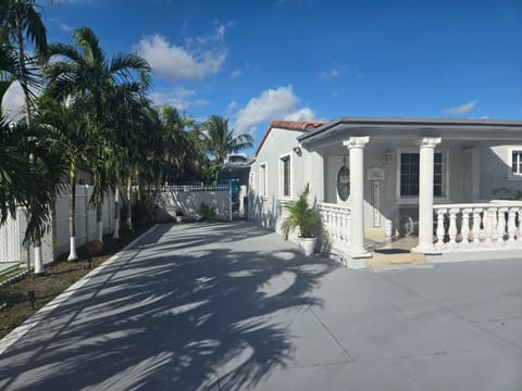 Pool house en Hialeah House in Hialeah