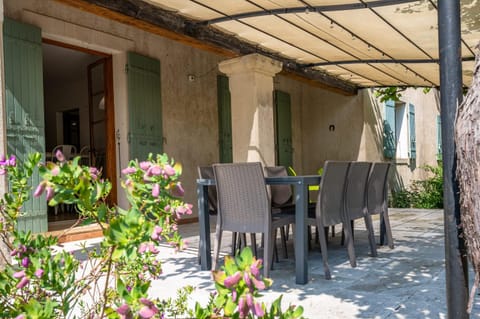 Patio, Dining area