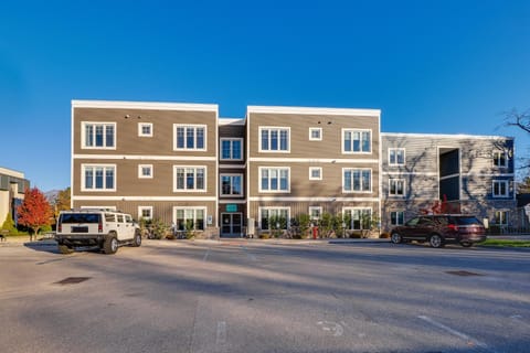 Walk to Beach Traverse City Condo on Front Street Apartment in Traverse City