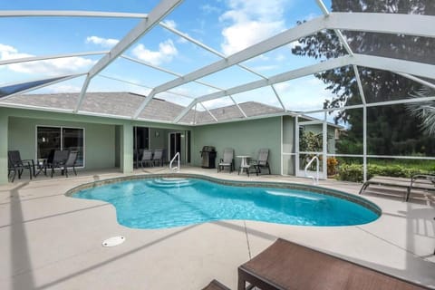 Sunshine Home Retreat Heated Pool on Canal House in Cape Coral