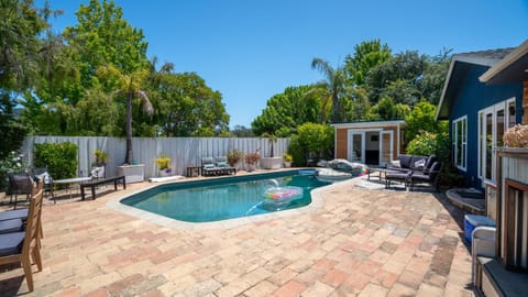 Cozy home hot tub, cold plunge, pool close to Napa Casa in San Rafael