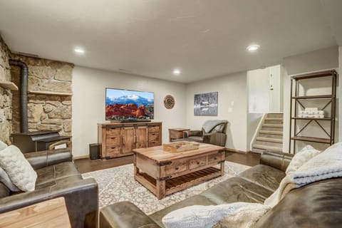 Altitude Oasis Pikes Peak Views Hot Tub & BBQ House in Woodland Park