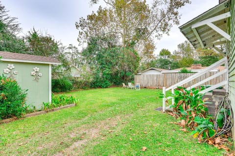 1 Mi to Dtwn Wilmington Quiet Cottage with Deck House in Wilmington