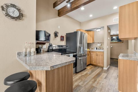 Charming Country Club Condo with Loft & Fireplace House in Flagstaff