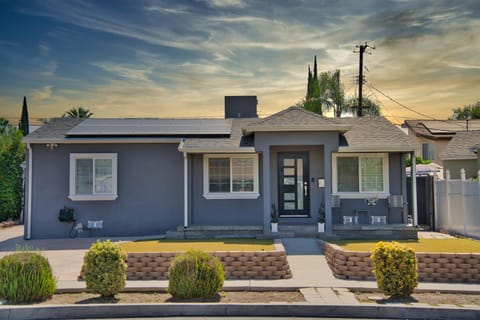 Property building, Day, Neighbourhood, Street view