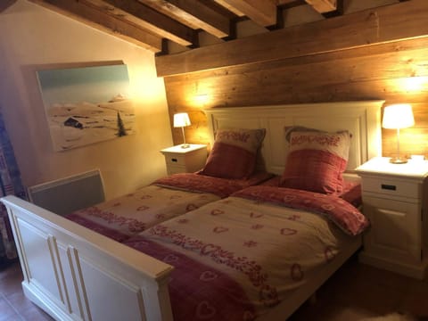 Chalet 10 pers., 150m² aux pieds des pistes, 5 ch., 3 sdb, WiFi, parking couvert - FR-1-807-81 Chalet in Saint-François-Longchamp