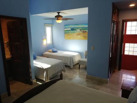 5 BD Luxury Villa with Large Pool & Minutes from Beach Villa in Puerto Aventuras