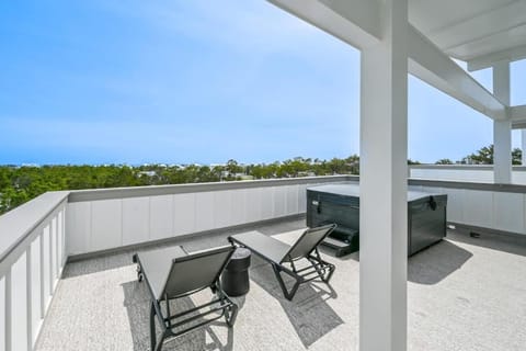 The Lookout in Exclusive Rosemary Beach with Rooftop Jacuzzi House in Inlet Beach