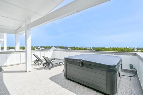 The Lookout in Exclusive Rosemary Beach with Rooftop Jacuzzi House in Inlet Beach