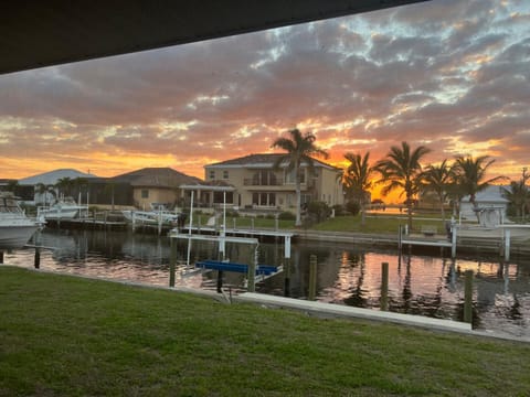 WATER WATER WATER - newly renovated 3BR, 2 bath canal front home in Punta Gorda Isles Maison in Punta Gorda